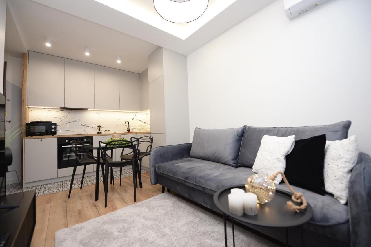 Superapart B. Karoliny 25 *